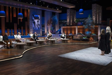 DAYMOND JOHN, BARBARA CORCORAN, KEVIN O'LEARY, LORI GREINER, DANIEL LUBETZKY