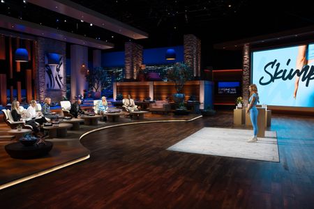 SARA FOSTER, ERIN FOSTER, BARBARA CORCORAN, KEVIN O'LEARY, LORI GREINER, RASHAUN WILLIAMS, BETTE BENTLEY