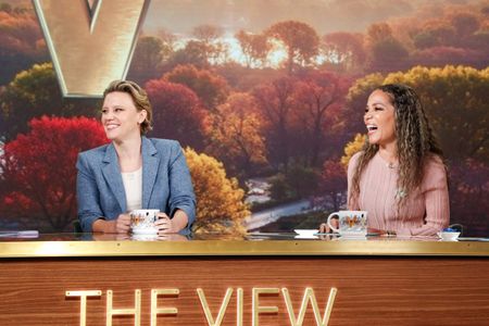 KATE MCKINNON, SUNNY HOSTIN