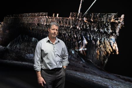 Chris Hearn stands in front of the Titanic digital twin in the virtual studio. (National Geographic/Gary Moyes)