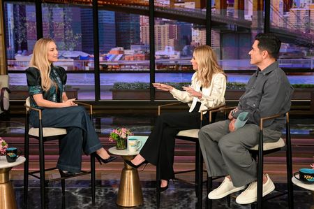 KATE HUDSON, KELLY RIPA, MARK CONSUELOS