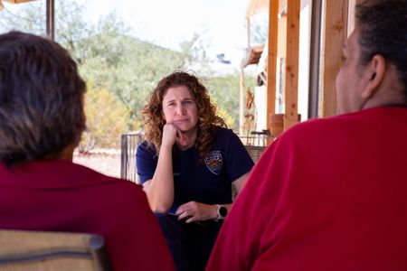 Stephanie Bourgeois, Crime Scene Technician, Apache Junction PD, meets with Debbie Thompson and Anastasia Casillas, extended family of Jane Doe. (National Geographic/Tom Beard)