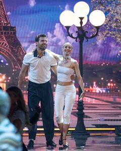 JAN RAVNIK, JULIANNE HOUGH