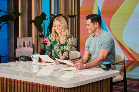 KELLY RIPA, MARK CONSUELOS