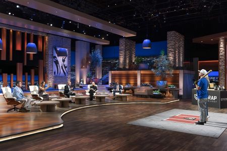 DANIEL LUBETZKY, KENDRA SCOTT, KEVIN O'LEARY, LORI GREINER, RASHAUN WILLIAMS, RYAN VAUGHN