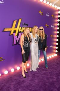 BRANDI CYRUS, MILEY CYRUS, TISH CYRUS-PURCELL