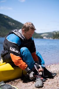 Professional kayaker Ben Stookesberry puts on his shows by the lake, sitting on his kayak.  (National Geographic/Harrison Gayton)