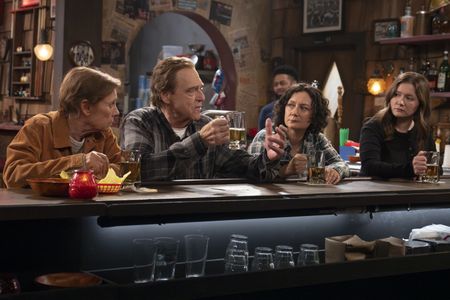 LAURIE METCALF, JOHN GOODMAN, SARA GILBERT, EMMA KENNEY