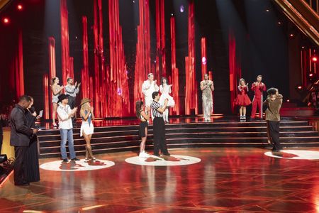 TOP: WHITNEY LEAVITT, MARK BALLAS, ANDY RICHTER, EMMA SLATER, ALAN BERSTEN, DANIELLE FISHEL, PASHA PASHKOV
BOTTOM: ALFONSO RIBEIRO, JULIANNE HOUGH, ROBERT IRWIN, WITNEY CARSON, JENNIFER AFFLECK, JAN RAVNIK, DANIELLA KARAGACH