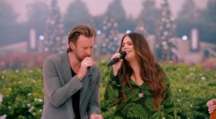 Lady A Performs 'Winter Wonderland’