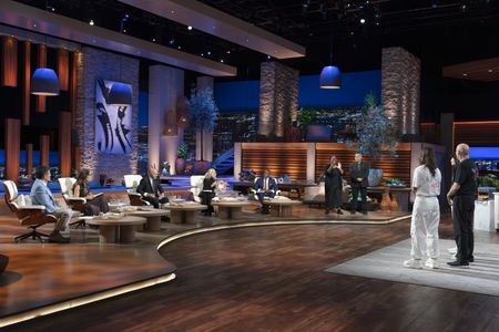 DANIEL LUBETZKY, KENDRA SCOTT, KEVIN O'LEARY, LORI GREINER, RASHAUN WILLIAMS