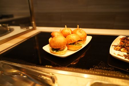 Air Canada Signature Suite food dish. (Arrow International Media Ltd & Cantina Media)