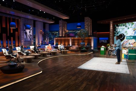 KENDRA SCOTT, MINDY KALING, KEVIN O'LEARY, LORI GREINER, ROBERT HERJAVEC, IRA BLOSSOM