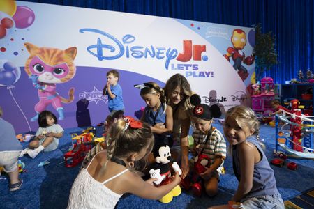 DISNEY JR. LET’S PLAY!