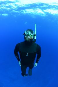 Aldo Kane swims to the surface of the ocean. (National Geographic/James Loudon)