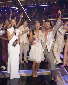 JENNA JOHNSON, JULIANNE HOUGH, ROBERT IRWIN, ALIX EARLE, VALENTIN CHMERKOVSKIY