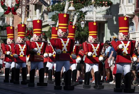 40TH ANNIVERSARY DISNEY PARKS MAGICAL CHRISTMAS DAY PARADE