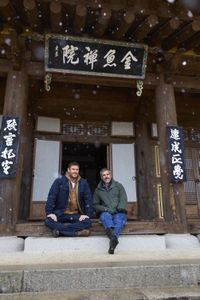 Chris Hemsworth sets out to confront his chronic pain in a bold, immersive journey through South Korea.  Chris visits the Beomeosa Temple in Busan, South Korea with pain expert Dr. B.J. Miller. (credit: National Geographic/Evan Paterakis)