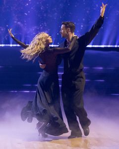 RUMER WILLIS, DYLAN EFRON