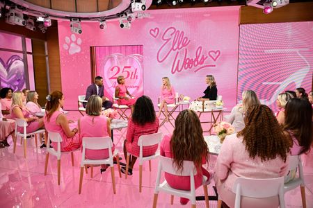 MICHAEL STRAHAN, ROBIN ROBERTS, REESE WITHERSPOON, LARA SPENCER, “LEGALLY BLONDE” FANS