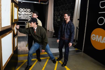 JOE JONAS, NICK JONAS, KEVIN JONAS