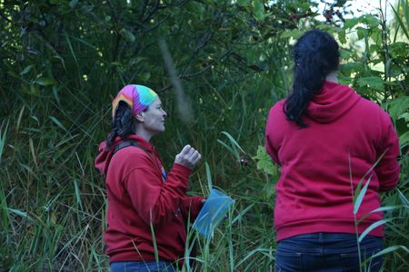 Veronica Arrants and Breanna Miethe pick berries. (National Geographic/Wayne Moss)