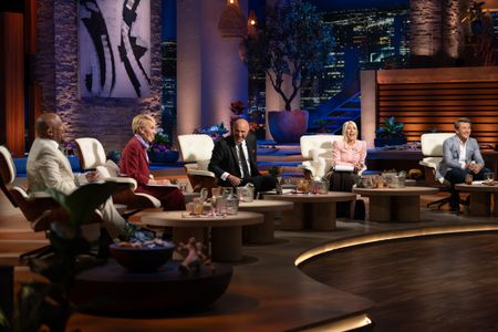 DAYMOND JOHN, BARBARA CORCORAN, KEVIN O'LEARY, LORI GREINER, ROBERT HERJAVEC