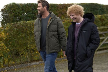 Inspired by the benefits of learning a new skill, which aids memory and cognitive function, Chris Hemsworth takes up drumming. When Ed Sheeran invites him to perform at a stadium concert, Chris has just months to master the instrument, conquer his nerves, and perform in front of 70,000 fans. Itìs a challenge that pushes him beyond his limits. (credit: National Geographic/Laura Radford)