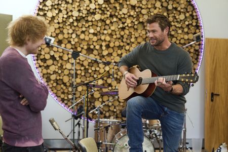Inspired by the benefits of learning a new skill, which aids memory and cognitive function, Chris Hemsworth takes up drumming. When Ed Sheeran invites him to perform at a stadium concert, Chris has just months to master the instrument, conquer his nerves, and perform in front of 70,000 fans. Itìs a challenge that pushes him beyond his limits. (credit: National Geographic/Laura Radford)