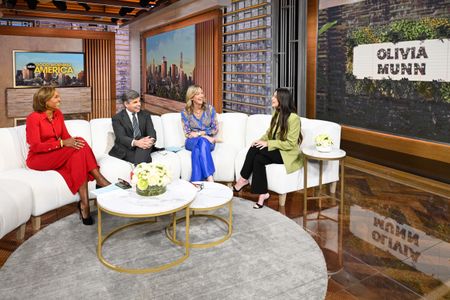 ROBIN ROBERTS, GEORGE STEPHANOPOULOS, LARA SPENCER, OLIVIA MUNN