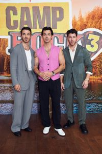 KEVIN JONAS, JOE JONAS, NICK JONAS