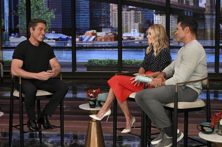 DAVID MUIR, KELLY RIPA, MARK CONSUELOS