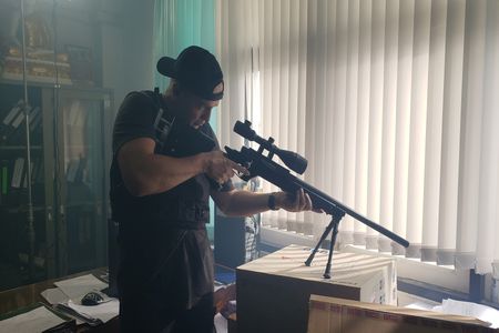 A reenactment of the sniper working with the New South Wales Police Department during a 1992 hostage crisis at the Department of Community Services. (©2019 MCN International Pte Ltd. All Rights Reserved.)