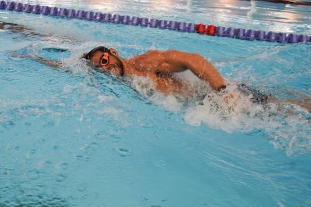 Ross Edgley swam 1780 miles around Great Britain in 157 days. In his Mako challenge, can he swim as a fast as mako and reach speeds of up to 43mph? (National Geographic/Nathalie Miles)