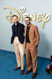 TOM HIDDLESTON, KEVIN R. WRIGHT