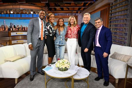MICHAEL STRAHAN, ROBIN ROBERTS, KEKE PALMER LARA SPENCER, SAM CHAMPION, GEORGE STEPHANOPOULOS
