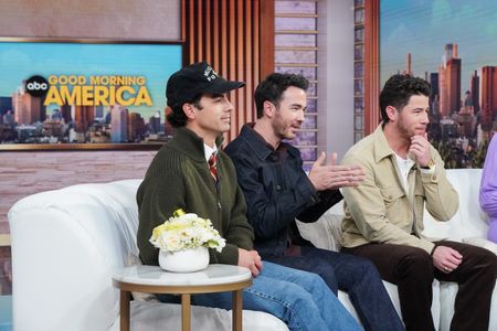 JOE JONAS, KEVIN JONAS, NICK JONAS