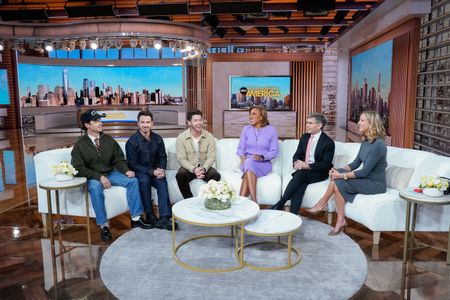 JOE JONAS, KEVIN JONAS, NICK JONAS, ROBIN ROBERTS, GEORGE STEPHANOPOULOS, LARA SPENCER