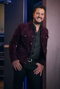Bio profile offLuke Bryan