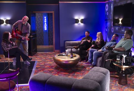 KAT DENNINGS, JESSE WILLIAMS, SEANN WILLIAM SCOTT, LUKE MACFARLANE, DARYL "CHILL" MITCHELL