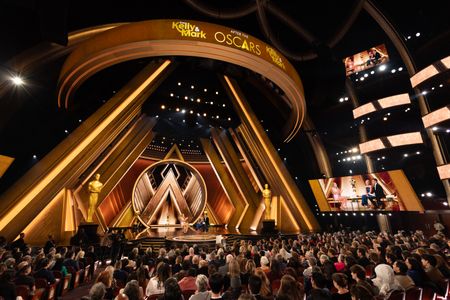  Kelly Ripa, Mark Consuelos, Nikki Glaser