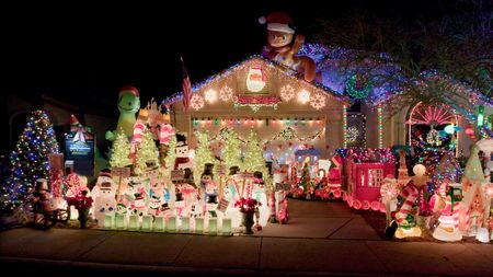 THE GREAT CHRISTMAS LIGHT FIGHT 