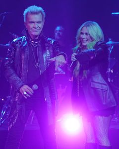 BILLY IDOL, AVRIL LAVIGNE