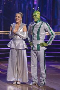 ELAINE HENDRIX, ALAN BERSTEN