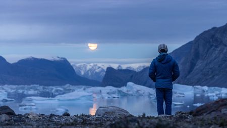 Mikey Schaefer looking at the moon. (photo credit: National Geographic/Pablo Durana)