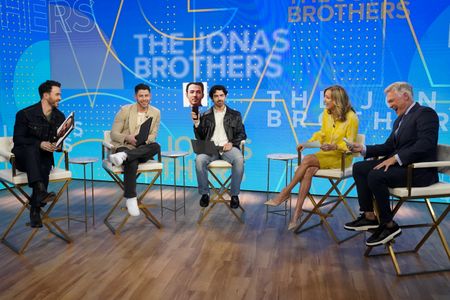 KEVIN JONAS, NICK JONAS, JOE JONAS, LARA SPENCER, SAM CHAMPION