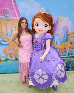 ARIEL WINTER, SOFIA
