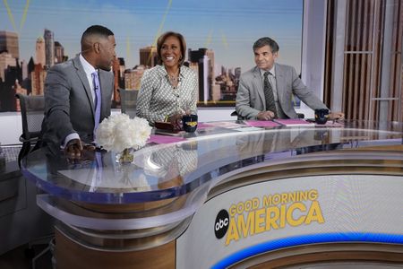 MICHAEL STRAHAN, ROBIN ROBERTS, GEORGE STEPHANOPOULOS
