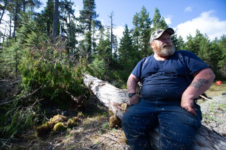 Tim "Curly" Leach helps a neighbor collect lumber. (National Geographic/Kelly Robertson)
