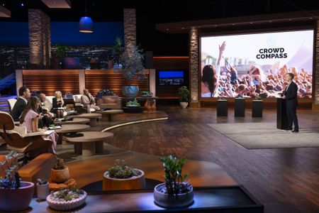 KENDRA SCOTT, ALEXIS OHANIAN, KEVIN O'LEARY, LORI GREINER, DAYMOND JOHN, CHRISTOPHER DIMOFF